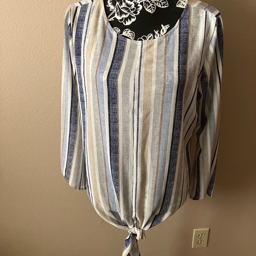 MED NEW DIRECTIONS STRIPED MID LENGTH WINGED SLEEVE WITH BOTTOM & SCOOPED NECK
